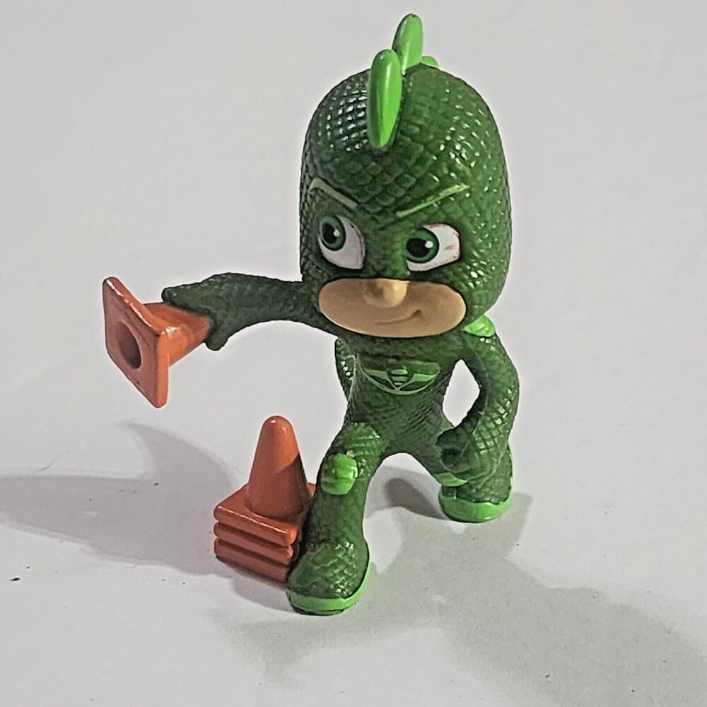PJ Masks Gekko Greg Green Figure w/ Orange Street Cones 2 5/8" tall